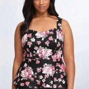Torrid Pink and Black Floral Sweetheart Top with Keyhole Back size 3x